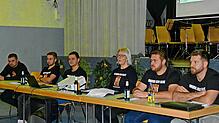 Der Vorstand der Narrenzunft Nußbach informiert die Bevölkerung über den Verlauf des Narrentreffens Ende Januar. Bild: Priska Dold