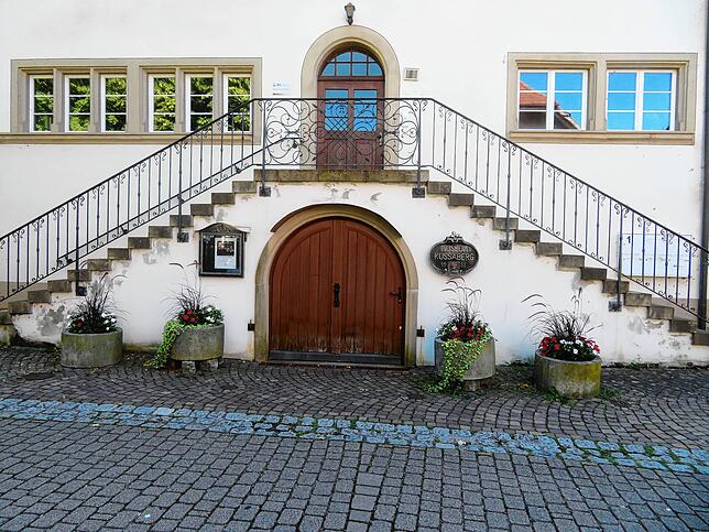 Das alte Rathaus in Rheinheim mit dem Museum Küssaberg.