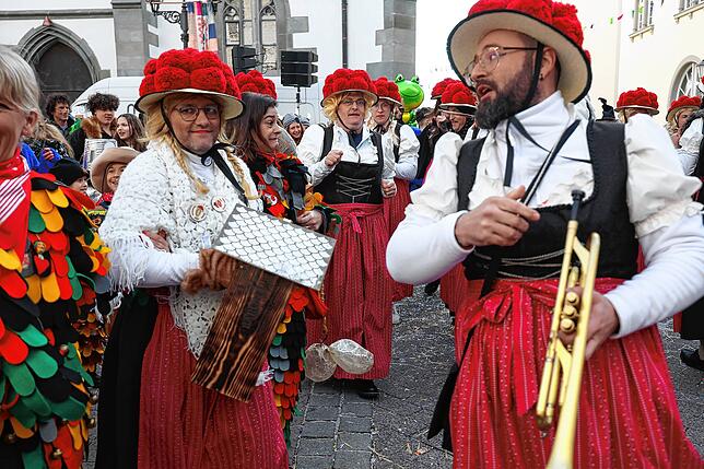 Bild 18: Fastnachtsumzug Radolfzell 2025: Alle Bilder vom farbenfrohen Spektakel