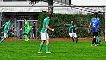 Zu früh gejubelt: Kapitän Fabio Muto brachte den FC Zell per Foulelfmeter beim Neuling SG FC Wehr-Brennet in Führung, Tim Heininger ...