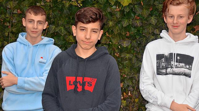 Die Zweitplatzierten beim Planspiel Börse im Gebiet der Sparkasse Hochrhein (von links): Noah Indlekofer, Emilian Meyer und Nico Ebi aus ...
