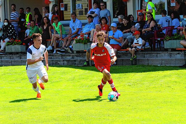 Bild 14: U17 des SC Freiburg trumpft im Testspiel zum 100-jährigen Jubiläum des FC Grießen auf &ndash; und wir haben Bilder!