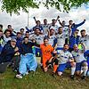 So sehen Sieger aus: Der FC Geißlingen war Ausrichter und ist Gewinner des Turniers um den Küssaburg-Pokal. Im Finale setzten sich die ...