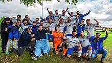 So sehen Sieger aus: Der FC Geißlingen war Ausrichter und ist Gewinner des Turniers um den Küssaburg-Pokal. Im Finale setzten sich die ...