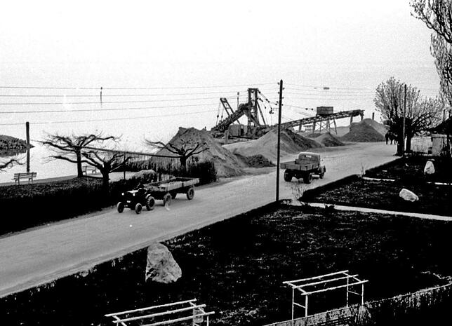 Am Landessteg – dem heutigen Prachtboulevard – wurde in den 1960er-Jahren noch hart gearbeitet. Die "Baggergesellschaft Immenstaad ...