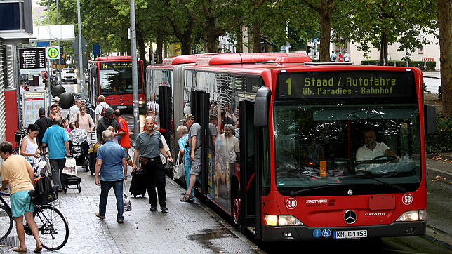Das Stadtbusticket in Zukunft sehr günstig, um die Konstanzer zum Umsteigen auf den Bus zu überzeugen? Stadtwerke-Chef Norbert Reuter ...