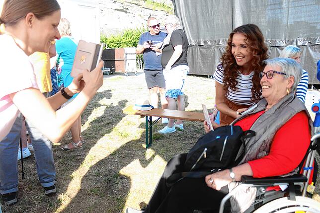 Bild 24: Anita Hofmann und andere Schlagerstars: Party beim Sound Beach Festival 2025 in Überlingen