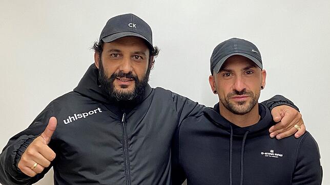 Es passt: Angreifer Nedzad Plavci (rechts) und Villingens Sportvorstand Arash Yahyaijan.