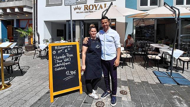 Das Ehepaar Gane und Demo Demiri betreibt das neue Restaurant Royal. Es hat zwischen Burro Burro und der Pizzeria No.5 seinen Platz ...