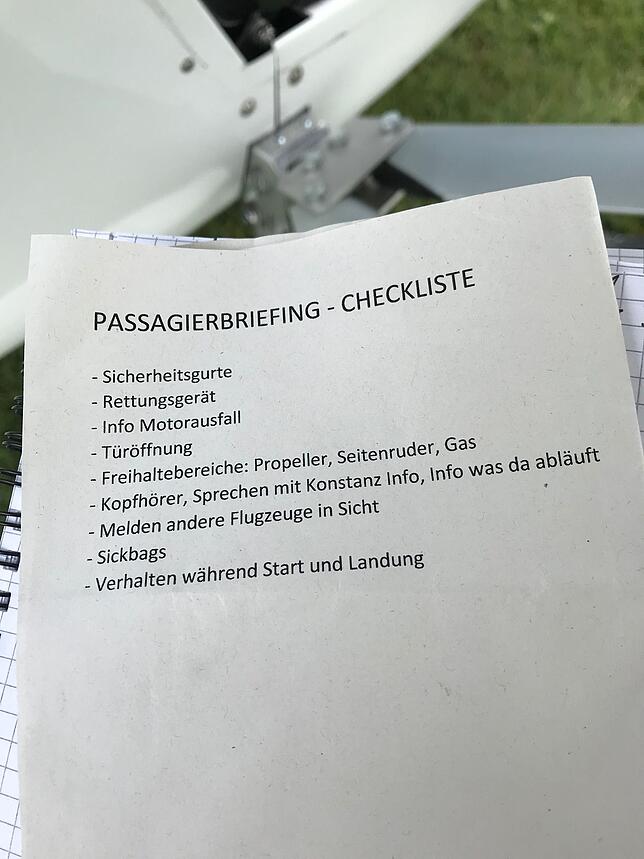 Bild 3: 1000 Meter über dem Erdboden in einem Ultraleichtflugzeug: Im Notfall können wir nicht aussteigen