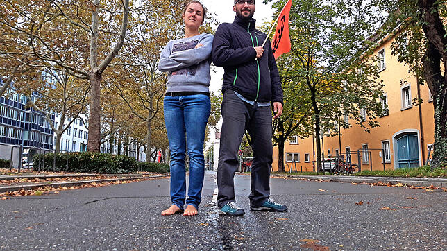 Den Verkehr auf der Laube lahmlegen? Daniela Mink und Arno Jucker von Extinction Rebellion können sich das als Akt zivilen Ungehorsams ...