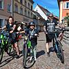 Agnes Meyer, Leonie und Ronald Schultes, Touristen aus der Oberpfalz, gefällt die Markdorfer Innenstadt. &bdquo;Wenn die Leute Schritt ...