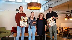Mike Mauscherning, Laura Heim, Ute Meier und Raphael D‘ Avis präsentieren den neuesten SPD-Coup: Fidelius und die Waldvögel kommen ...
