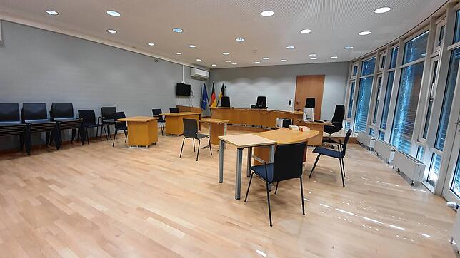 Am Amtsgericht Singen wird nicht nur verhandelt, sondern auch gefroren: Im Sitzungssaal ist es ganz schön frisch, findet Redakteurin ...
