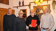 Für besondere Verdienste werden bei der Hauptversammlung des SPD-Ortsverbands Harald Scherer und Günter Renk geehrt. Von links: Harald ...