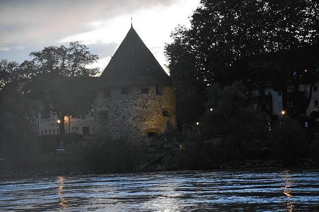 Seit Jahrhunderten trotz der Gallusturm bei Bad Säckingen den Gewässern des Rheins.