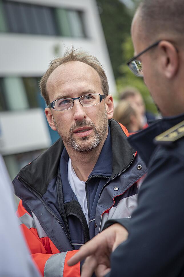 Bild 8: Der gespielte Ernst am Klinikum Konstanz: So bereiten sich Feuerwehr und Notärzte auf Einsätze mit gefährlichen Stoffen vor