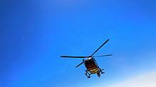 Ein Rettungshubschrauber setzt zur Landung an. (Symbolbild) In Jestetten musste ein Neunjähriger in eine Klinik gebracht werden. Er war ...