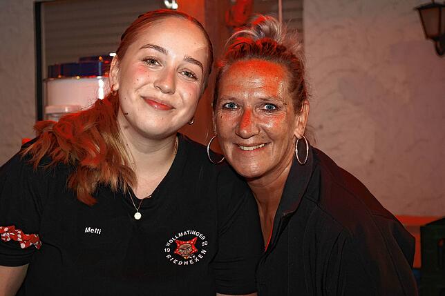 Bild 39: Wollmatinger Dorffest 2025: Wilde Engel bringen Stimmung und Partyfeeling pur