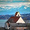 Im Hintergrund die Alpen, in der Horner Kirche ein alpines Klima: Wegen Corona soll weniger geheizt werden.