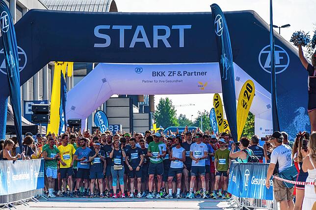 Bild 4: Bilder vom ZF Firmenlauf Start und Zieleinlauf Messegelände