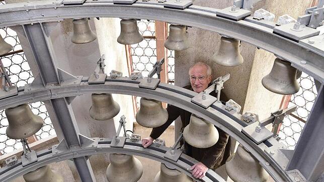 Seit zehn Jahren gibt es dank einer Spendenaktion dieses Glockenspiel im Villinger Münster. Das Bild zeigt Ulrich Kolberg, einer der ...