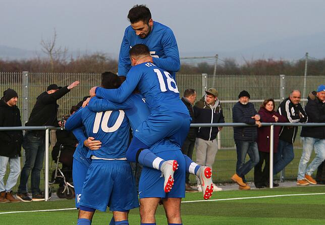 Bild 9: Tabellenführer SV 08 Laufenburg siegt 5:2 beim Verfolger FC Erzingen und wir haben die Bilder