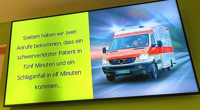 Das System ist sogar mit dem Rettungsdienst verknüpft. Die Wartenden erfahren, welche schwerwiegenden Notfälle demnächst im Klinikum ...