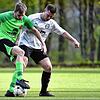 Schnelles Tor: Jonas Nägele (links, gegen den Bad Säckinger Michael Robert in der vergangenen Saison) brachte den SV Unteralpfen beim ...