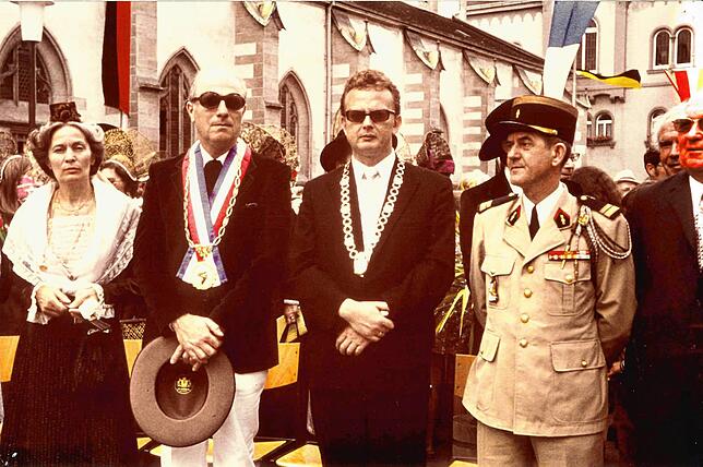 Im Jahr 1975 lud Radolfzell eine Delegation aus Istres zum Hausherrenfest ein, um dabei die Städtepartnerschaft zu besiegeln. Im Bild zu ...