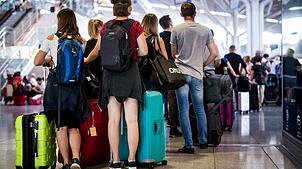 Auch der Flughafen Stuttgart rechnet mit viel Betrieb. (Archivbild)