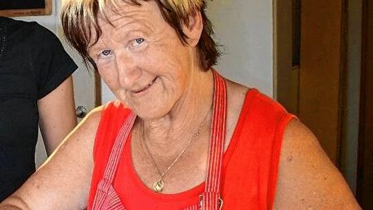 45 Jahre war Emelda Pfaff bei den Heimspiele des SV Denkingen als Würstle-Grillerin im Einsatz. Bild: SV Denkingen
