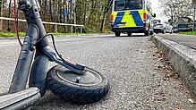 Bei einem Verkehrsunfall am Maybachplatz ist am Dienstagmorgen eine junge E-Scooter-Fahrerin verletzt worden.