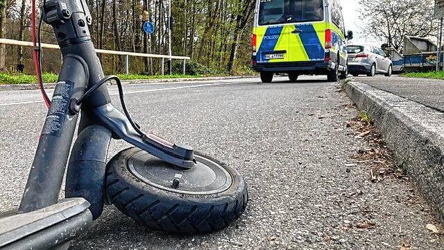 Bei einem Verkehrsunfall am Maybachplatz ist am Dienstagmorgen eine junge E-Scooter-Fahrerin verletzt worden.