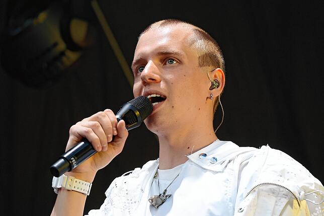 Bild 15: Hier spielt die Musik! Fans tanzen vor den Bühnen beim Campus-Festival 2025