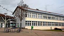 Rückenwind für Grundschule Wald: Schulleiter Walter Beyer ist begeistert vom Förderprogramm des Landes, das Schülern helfen soll, ...