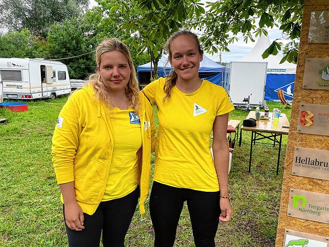 Barbara Steininger und Helena Wehner haben die Wetterkapriolen im Waldrappcamp gut überstanden. Drei Monaten lang haben sie sich mit der ...