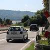 Noch kann der Verkehr fließen, doch die Absperrungen stehen schon bereit: Am Montag, 2. September, wird der Bahnübergang in Espasingen ...