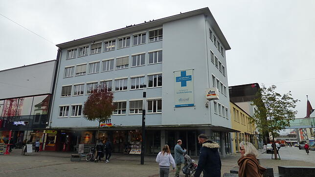 Noch sieht es grau in grau aus. Doch das markante Gebäude an der August-Ruf-Straße soll als erstes Haus in der Innenstadt eine ...