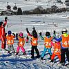 Kinder bei einem Skikurs &ndash; für kleine Kinder sind die Regeln noch recht einfach, bei älteren wird es in Österreich deutlich ...