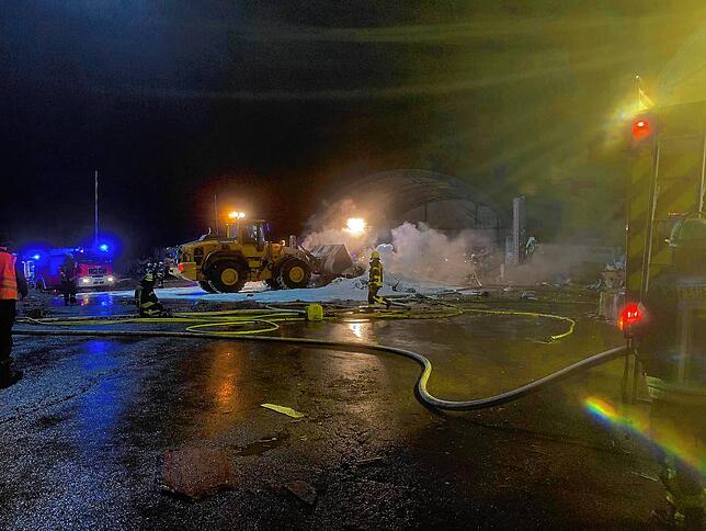 Der Feuerwehr gelang es, das Feuer schnell zu löschen.