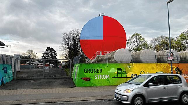 Zu drei Vierteln im Stadtwerke-Rot für den 74,9-Prozent-Mehrheitsgesellschafter, zu einem Viertel Thüga-Blau für den neuen Partner: Die ...