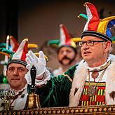 „Dass der Beklagte später kommt, ist nicht schlimm. Wir sind auf alles vorbereitet“, sagt Narrenrichter Jürgen Koterzyna ...