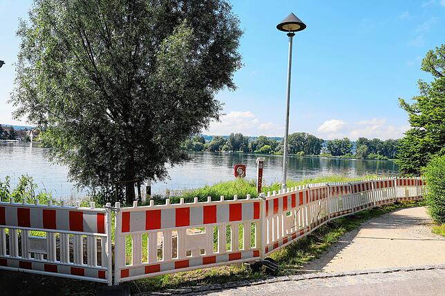 Bild 4: Der Pegel steigt wieder. Konstanzer bekommen am Seerhein nasse Füße