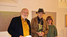 Bei der Eröffnung der neuen Ausstellung im Städtischen Museum Engen (von links): Kunstprofessor Martin Oswald, Künstler Martin Fausel ...