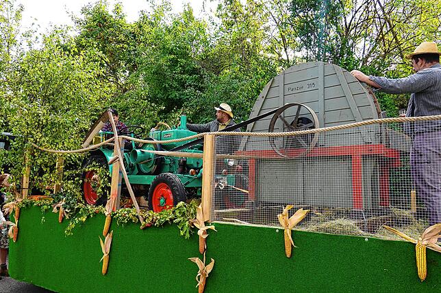 Bild 11: Erntedankfestumzug in Görwihl: Danke! Für die gute Ernte und für das schöne Wetter