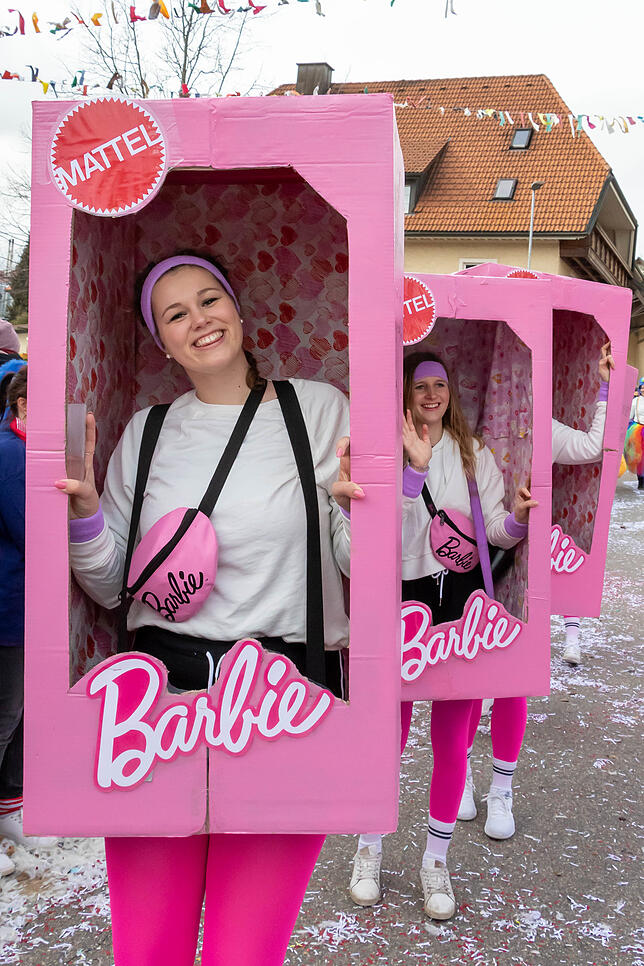 Rosa: Die Damenmannschaft präsentierte sich als Barbie Puppe am laufenden Band.