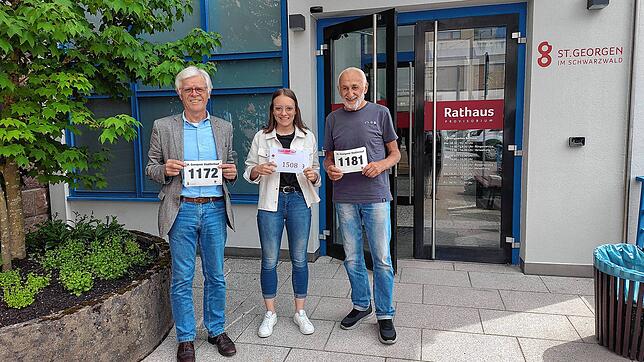 Auf die Vergabe der Startnummern an Läufer des Stadtfestlaufs und hoffentlich viele Anmeldungen freuen sich (von links): Hansjörg ...