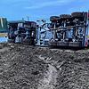 Der bei Schinznach Dorf (Kanton Aargau) umgekippte Lastwagen.