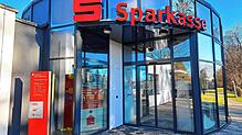 Beim Banküberfall auf die Sparkasse an der Vöhrenbacher Straße tappt die Kriminalpolizei noch immer in Dunkeln.